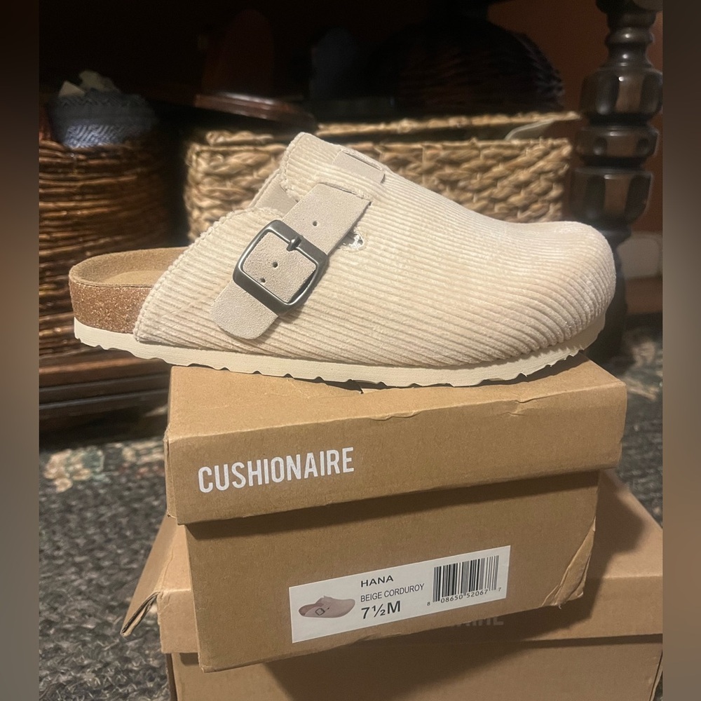 Cushionaire Hana Corduroy Clogs Beige sz 7.5 NIB